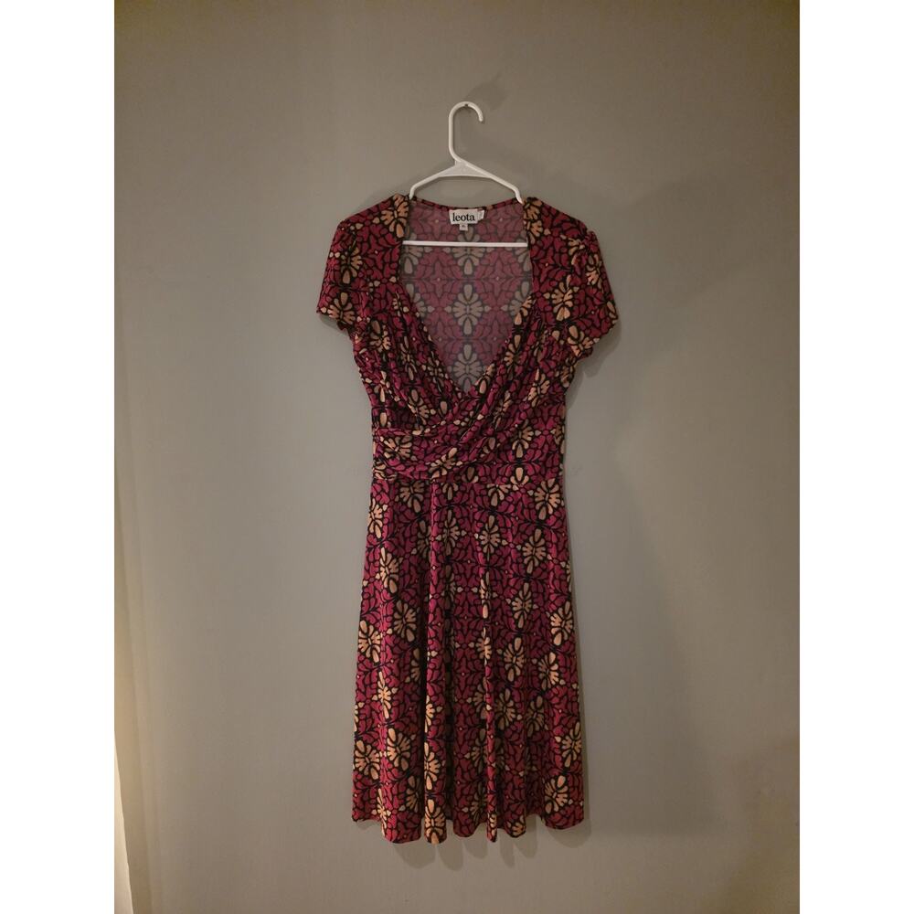 Leota XL Red Beige Black Floral Knee Length A-Line Dress V-Neck Short Sleeve